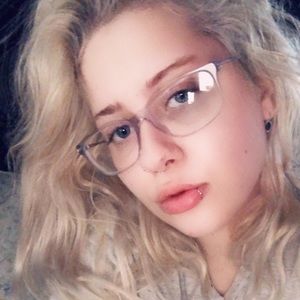 Meet your Posher, Angelika